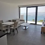 Sea House לינה וארוחת בוקר 4*