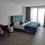 Sea House לינה וארוחת בוקר 4*