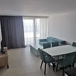 לינה וארוחת בוקר Sea House ברלה