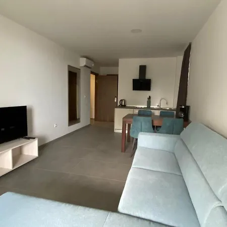 Sea House 4*