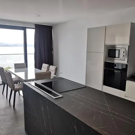 Sea House 4*