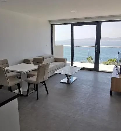 Sea House Nocleg ze śniadaniem 4*