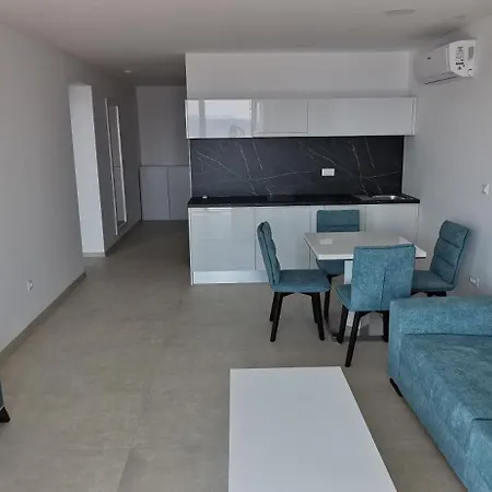 Sea House 4*
