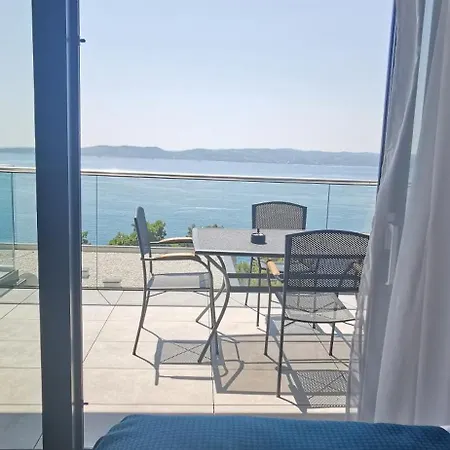 Sea House Nocleg ze śniadaniem 4*