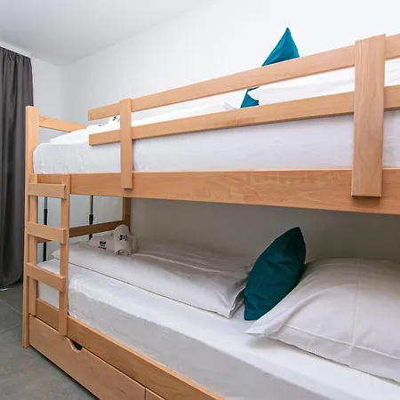 Sea House 4*