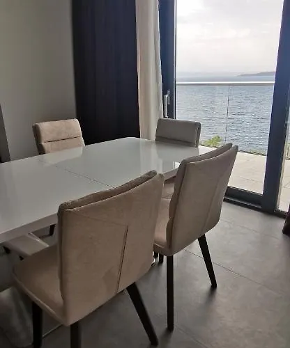 Bed and breakfast Sea House 4*